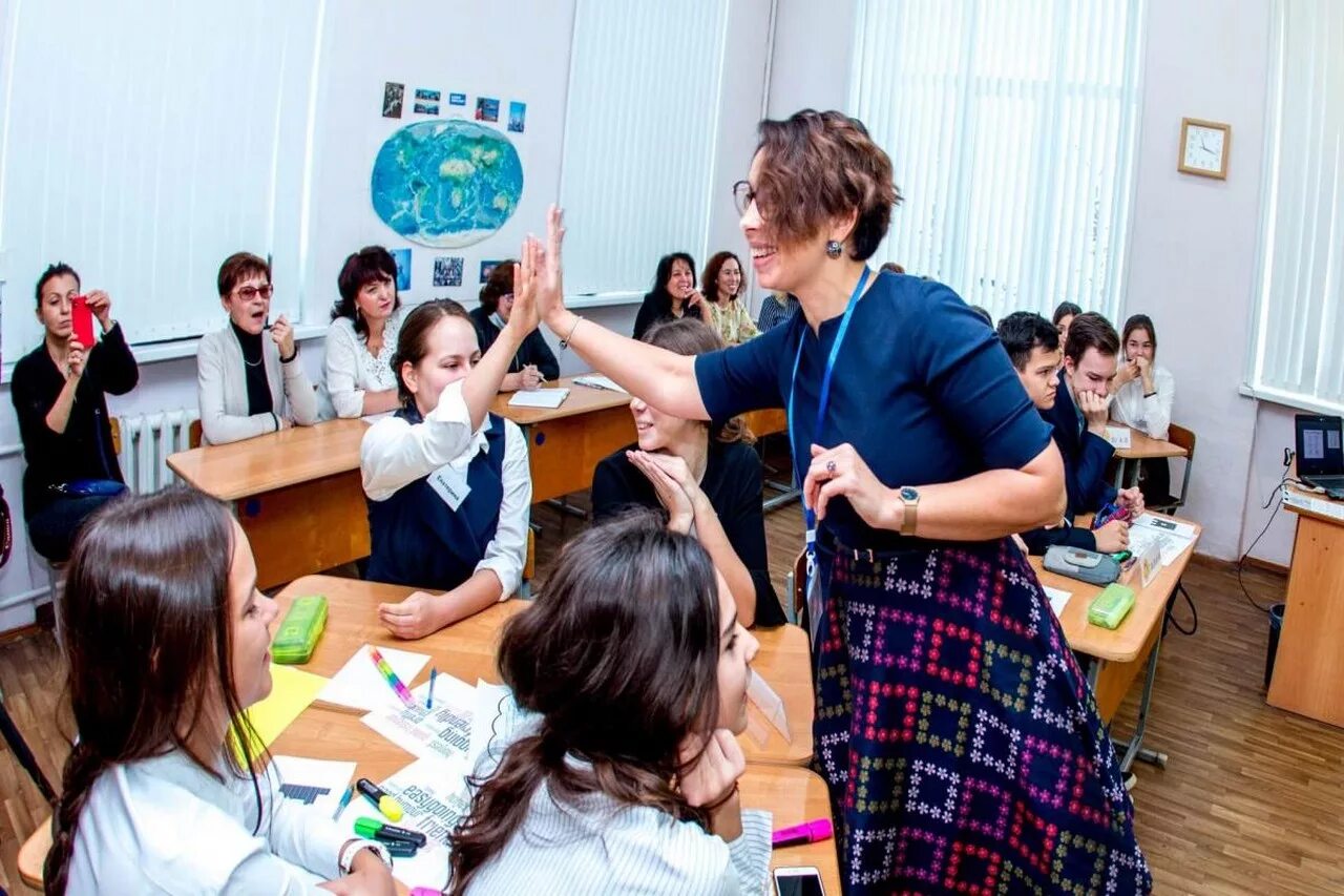 Учитель года уфа. Эмма эдуардовна сафиуллина. сафиуллина эмма эдуардовна уфа. эмма сафиуллина учитель. 39 гимназия уфа учителя.