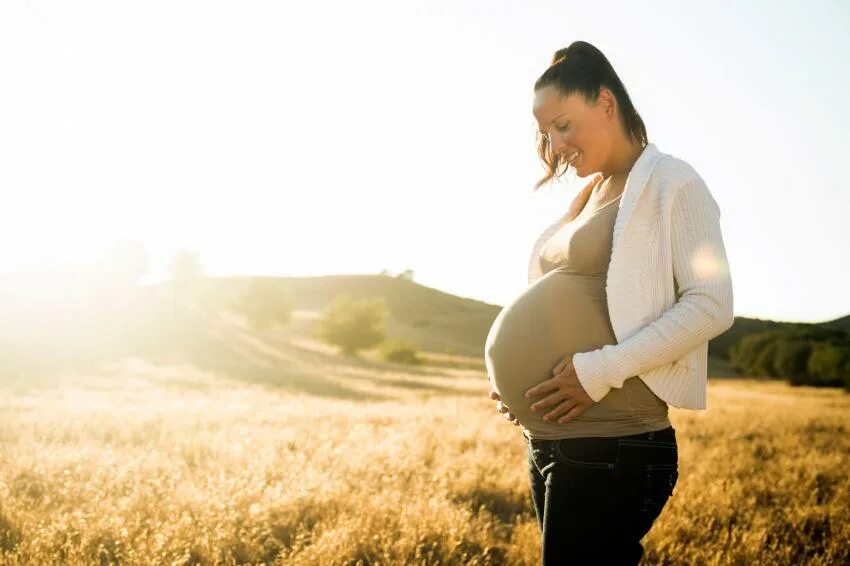 Многоплодная беременность. Беременность третьим ребенком в 38 лет. Живот на 38 неделе беременности. Девушка беременна. Беременность третьим ребенком в 38 лет.