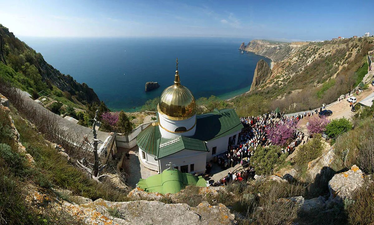 Главная православная святыня. Храм Георгия Победоносца в Крыму мыс Фиолент. Свято Георгиевский монастырь мыс Фиолент. Свято-Георгиевский монастырь Севастополь. Свято-Георгиевский монастырь Севастополь Фиолент.