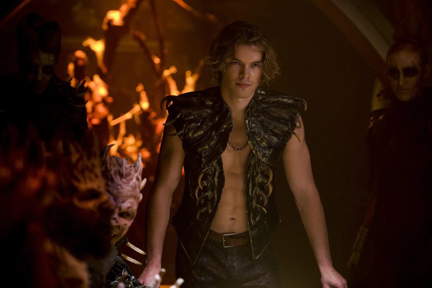 Леденящие душу приключения сабрины харви. Леденящие душу приключения сабрины (2018). Похождения души. Дом сабрины спеллман 2018. Леденящие душу приключения сабрины.