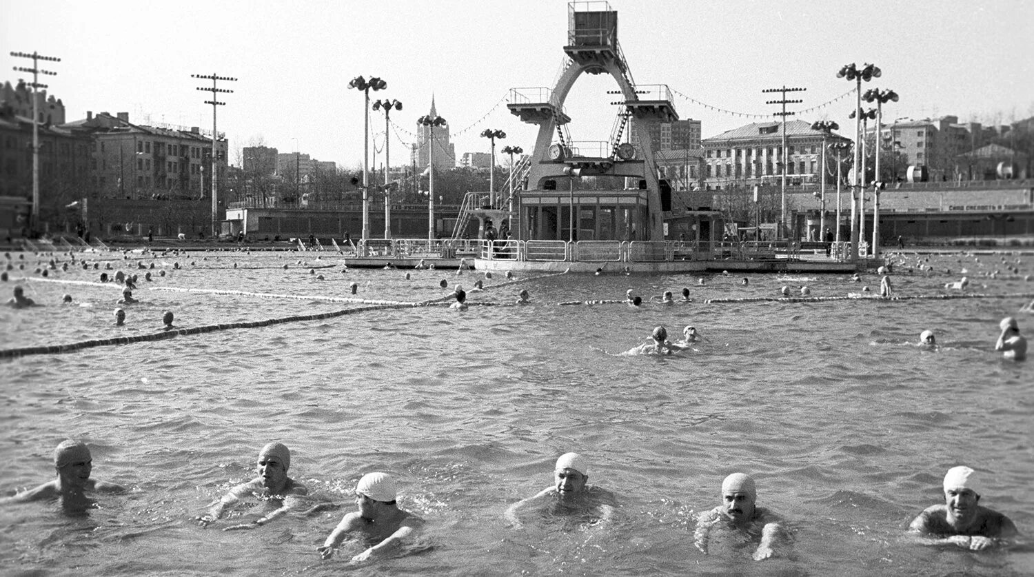 Х годов на его месте. Бассейн москва храм христа спасителя. бассейн на месте храма христа спасителя в москве. открытый бассейн храм христа спасителя. бассейн москва 1960.