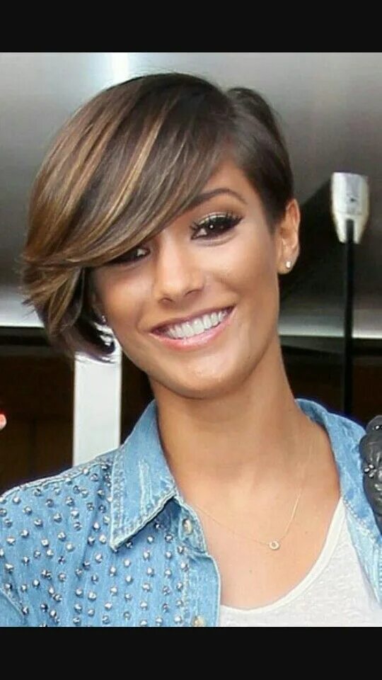 Фрэнки Сэндфорд. Frankie Sandford 2021. Фрэнки Сэндфорд бридж. Мелирование на короткие волосы. Темные пряди на коротких волосах