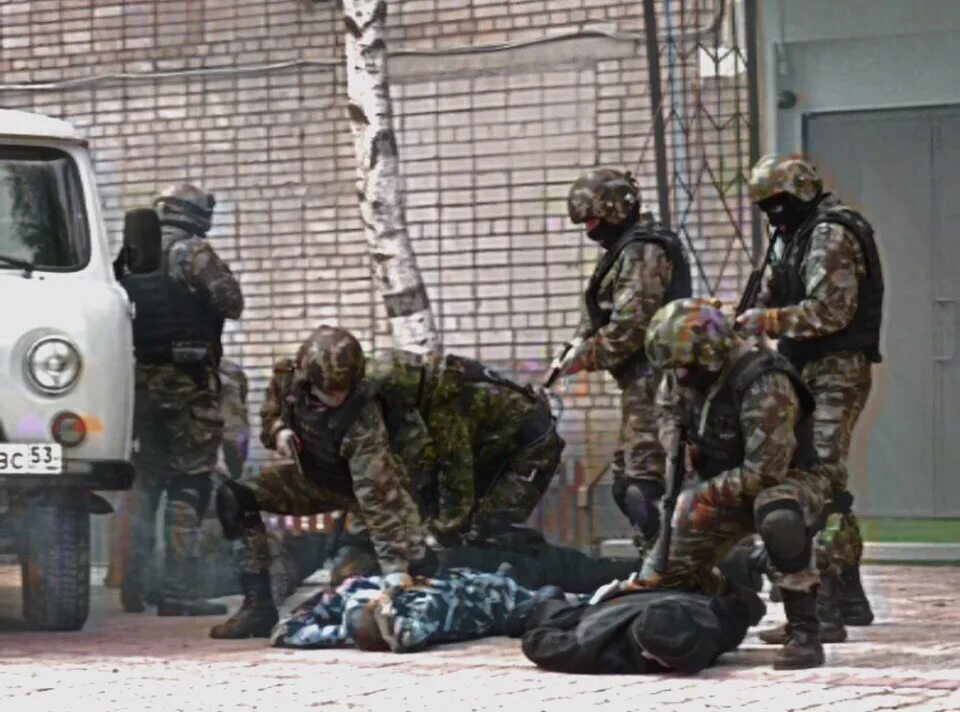 Фсб задержание террористов. Сотрудник фсб. Цсн фсб на северном кавказе. Планировали спецоперацию. Планировали спецоперацию.