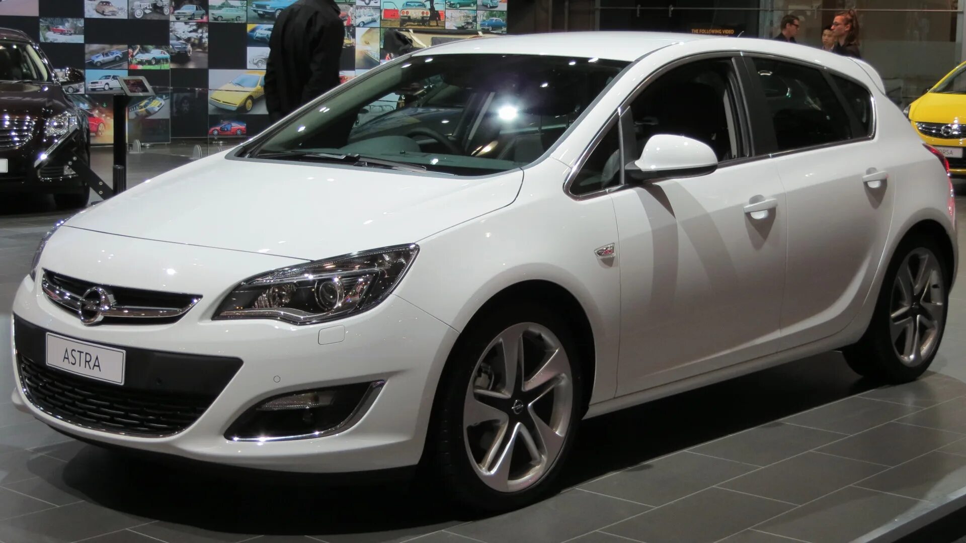 Opel Astra j 2012. Opel Astra 2012. Opel Astra j 2012 хэтчбек.