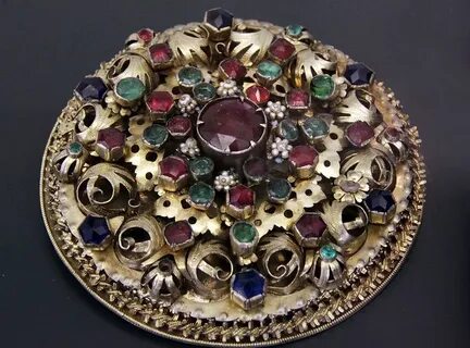 Исторические украшения