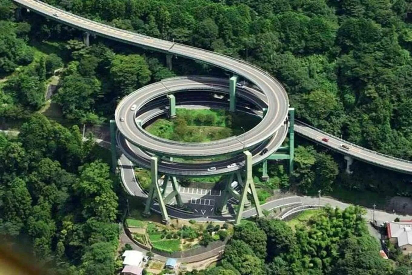 Мост Кавадзу-Нанадару. Спиральный мост Kawazu-Nanadaru. Спиральный мост Кавадзу-Нанадару, Японии. Мост Синке Япония.