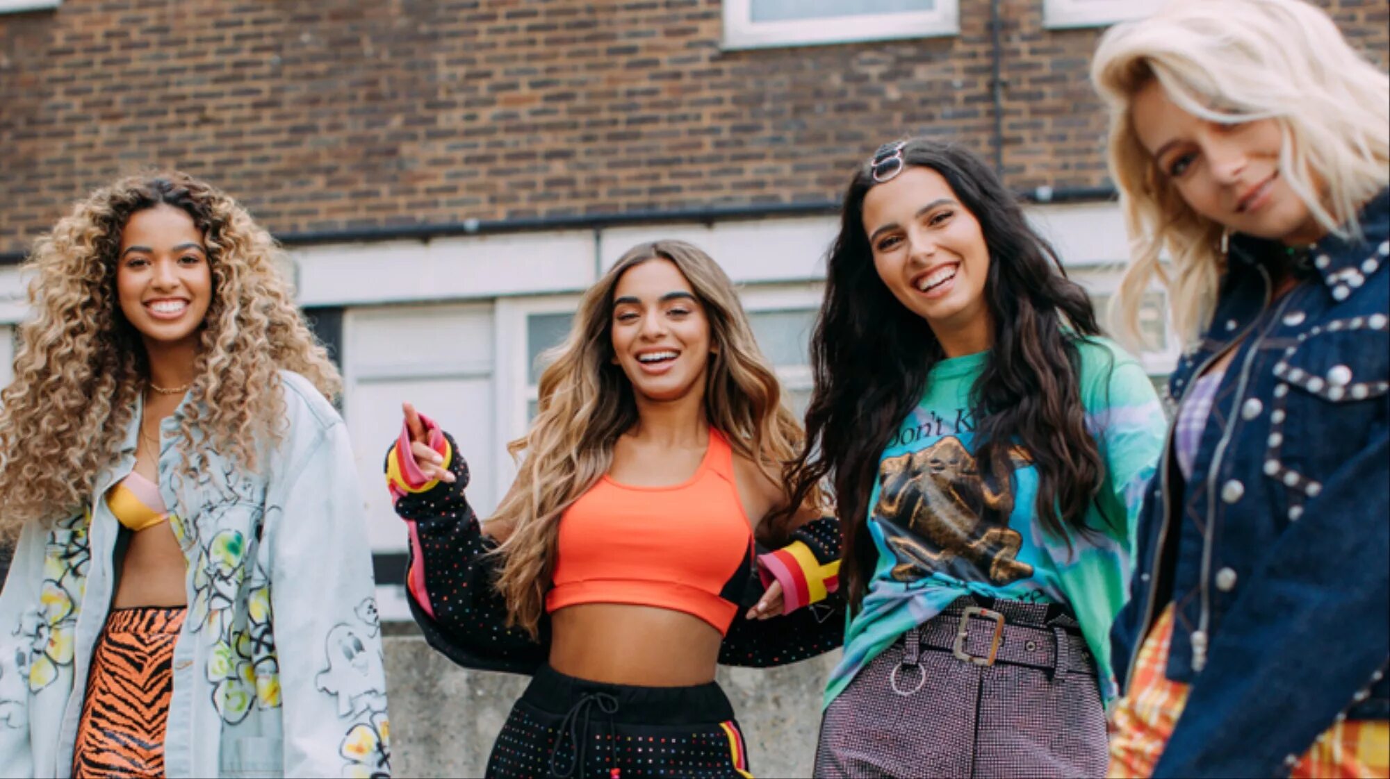 Группа the go girls. Got to give the girl. Got to give the girl. Девушка. Подарок радость.