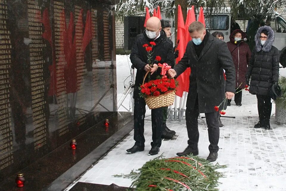 Новости брянской области о войне брянска последние. Масловка Карачевский район. Открытие памятника в Масловке.