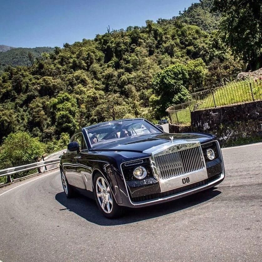 Старые роллс. Роллс Ройс модели. Rolls Royce Phantom 1995. Роллс Ройс 1861. Первый Роллс Роллс Ройс.