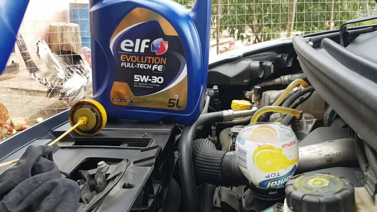 Рено меган дизель 1.5 масло. Renault Oil change. Масло DCI. Масло для Рено Сценик 2 дизель 1.5 DCI. Замена масла в Renault Trucks.