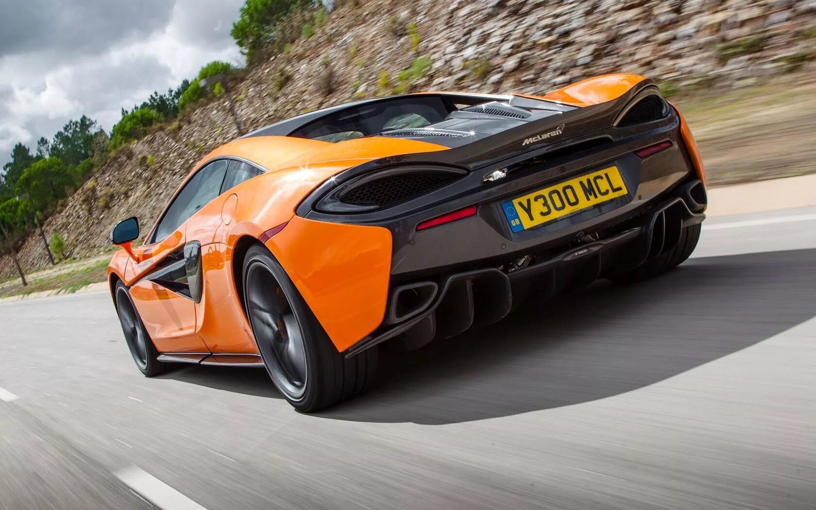Mclaren 570s. Mclaren 570s coupe. Mclaren 570s оранжевый. Макларен машина 570s. Mclaren 570s оранжевый.