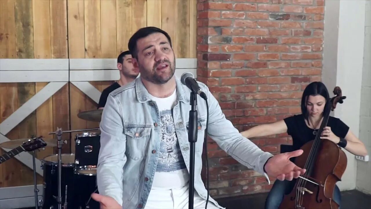 Аванесян песня. Армянские пародисты. Аванесян песня. Аванясян професор профессор аванесян. Аванесян песня.