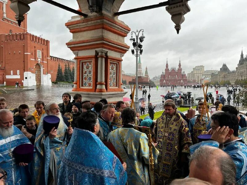 Патриаршее подворье в зарядье. Протоиерей андрей речицкий. Перервинский монастырь в москве. Храм василия блаженного службы в храме. Патриаршее подворье храмов в зарядье.