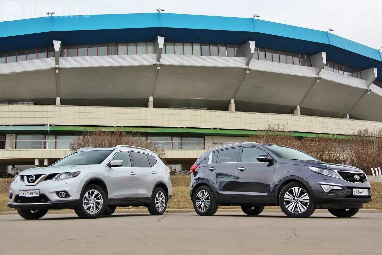 Nissan x Trail Kia Sportage. Nissan x-Trail vs Nissan Qashqai. Nissan x-Trail и Nissan Murano. Киа Соренто Спортейдж. Сравнение ниссан х трейл