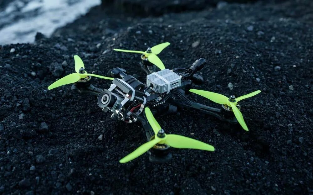 Фпви дрон. Дрон dji fpv. fvp дрон. dji fpv racing drone. fpv дрон рейсинг.