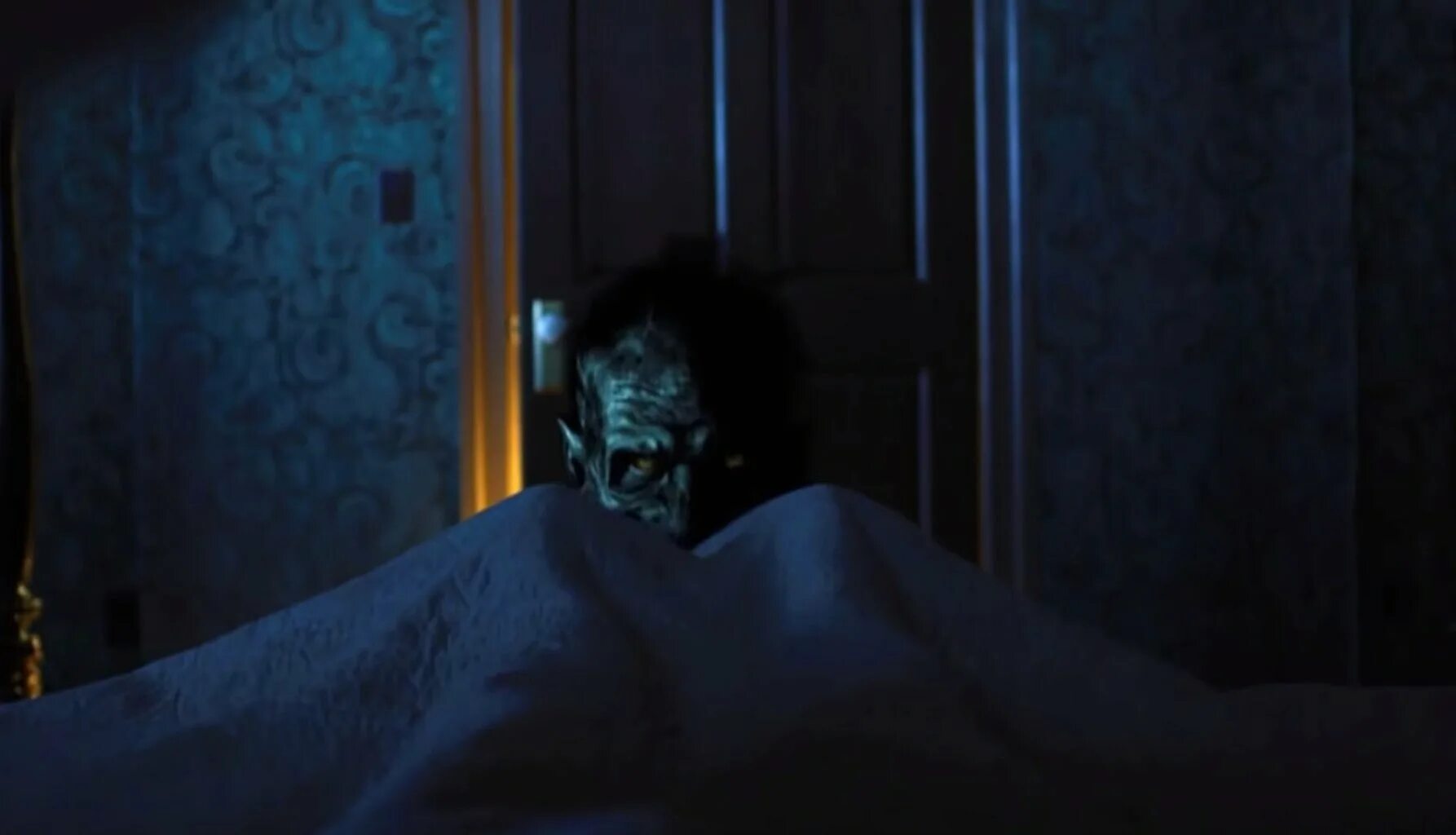 Сериал зло нетфликс. Ребёнок розмари 2014. Мара демон сонный паралич. Демоны приходят к ней каждую ночь. Зло 1 сериал демон джордж.