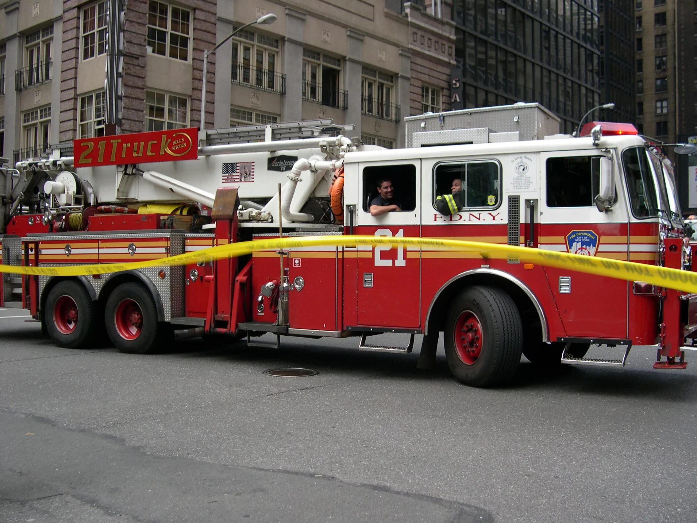 Машина "Fire Truck" пожарная, 49450. Пожарная машинка (20 см) Fire-Fighting vehicle. Fire engine пожарная машина. Американская пожарная машина.