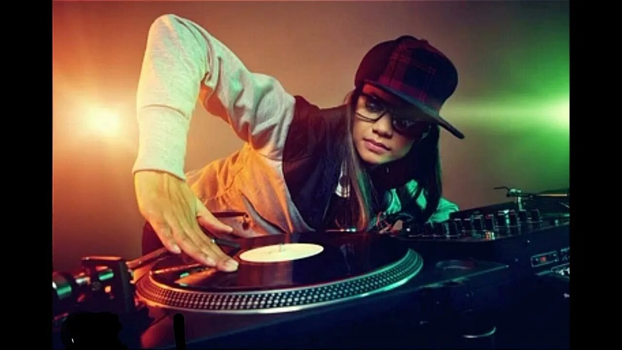 Dj gata. Фотосессия для диджея. Dj gata. Девушка диджей. Диджей за пультом.