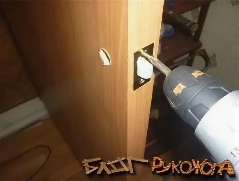 Вставляем замок в межкомнатную дверь своими руками. Как врезать замок в межкомнатную дверь своими руками без фрезера. как врезать замок в межкомнатную дверь своими руками. на каком расстоянии врезать замок в межкомнатную дверь. как врезать замок в межкомнатную дверь с алюминиевым профилем.