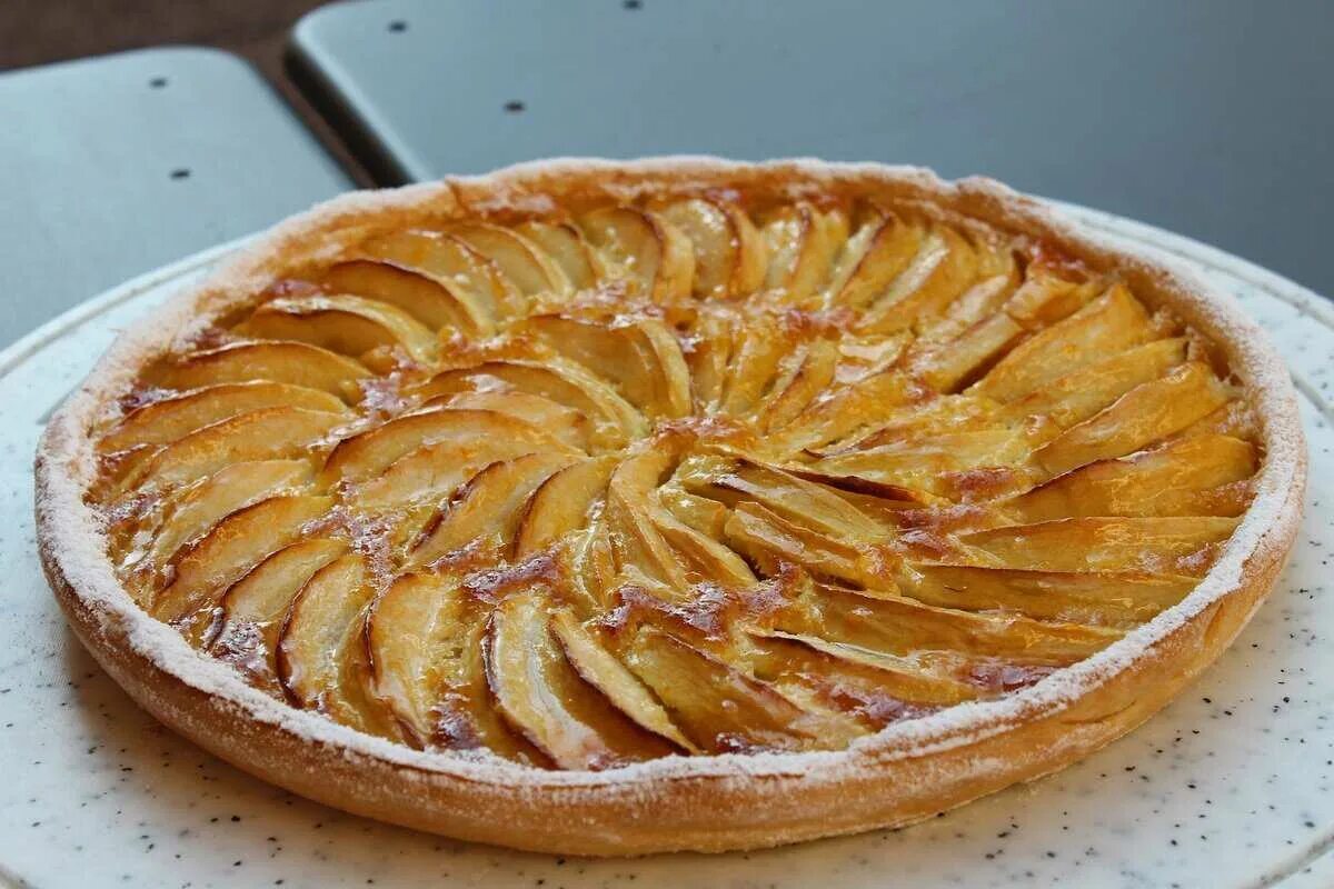 Простой яблочный пирог быстро рецепт. Apple pie (яблочный пирог). Выпечка пирог МАНЗАНА. Шарлотка с яблоками. Яблочный пирог на Песочном тесте.