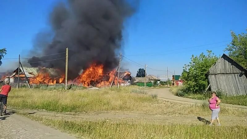 Погода емельяновский никольское. Пожар в Лососинном. Сысерть Никольское. Пожар под Никольским Сысерть. Пожар в Вагае вчера.