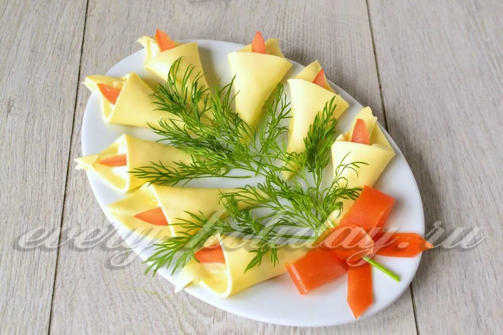 Каллы бутерброд. Закуска сырная каллы. закуска из плавленного сыра. закуска каллы из плавленного сыра. цветок из сыра плавленного.