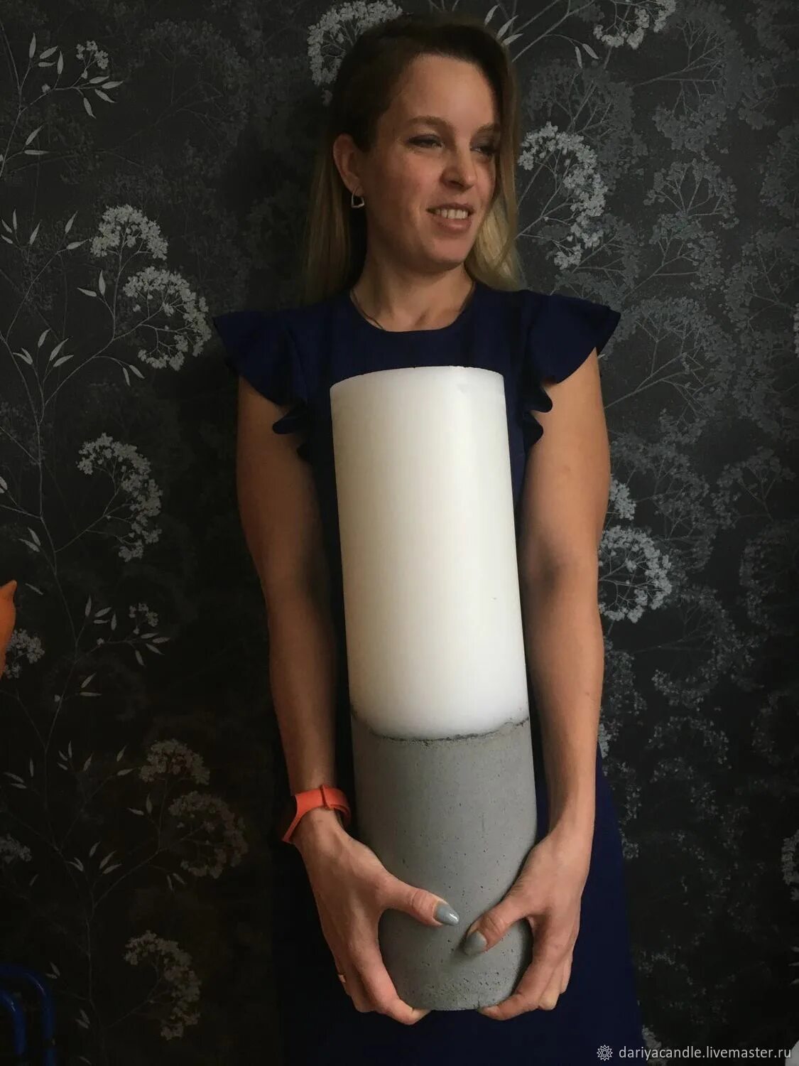 Огромная свечка. Свечи фигуры людей. Свечи декоративные большие. Огромная свечка. Гигантская свеча.