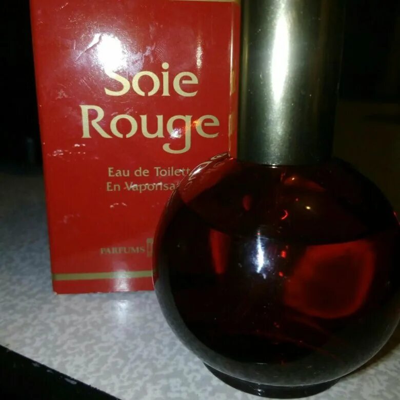 Духи rouge купить. Духи эйвон женские красный флакон. Soie rouge духи. Духи soie rouge Avon. Туалетная вода красный шелк эйвон.