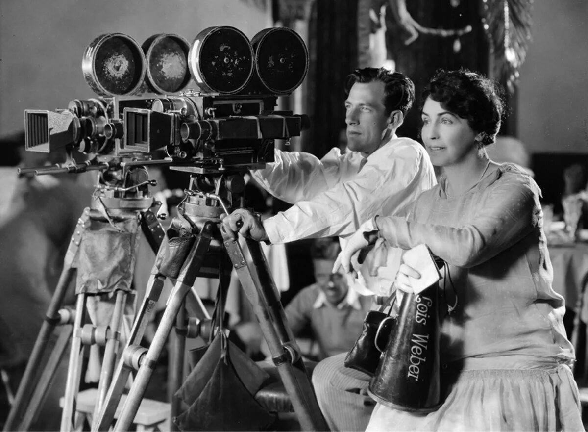 Кинематограф представители. Чарли чаплин режиссер. Кинематография 20 века. Кинематограф представители. Киноискусство.