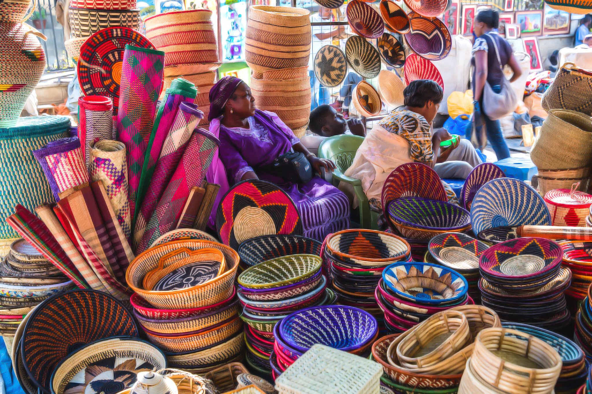 Промысел рынок. Африканские Ремесла. Африканские сувениры. Сувениры из Африки. Африканский рынок сувениры.