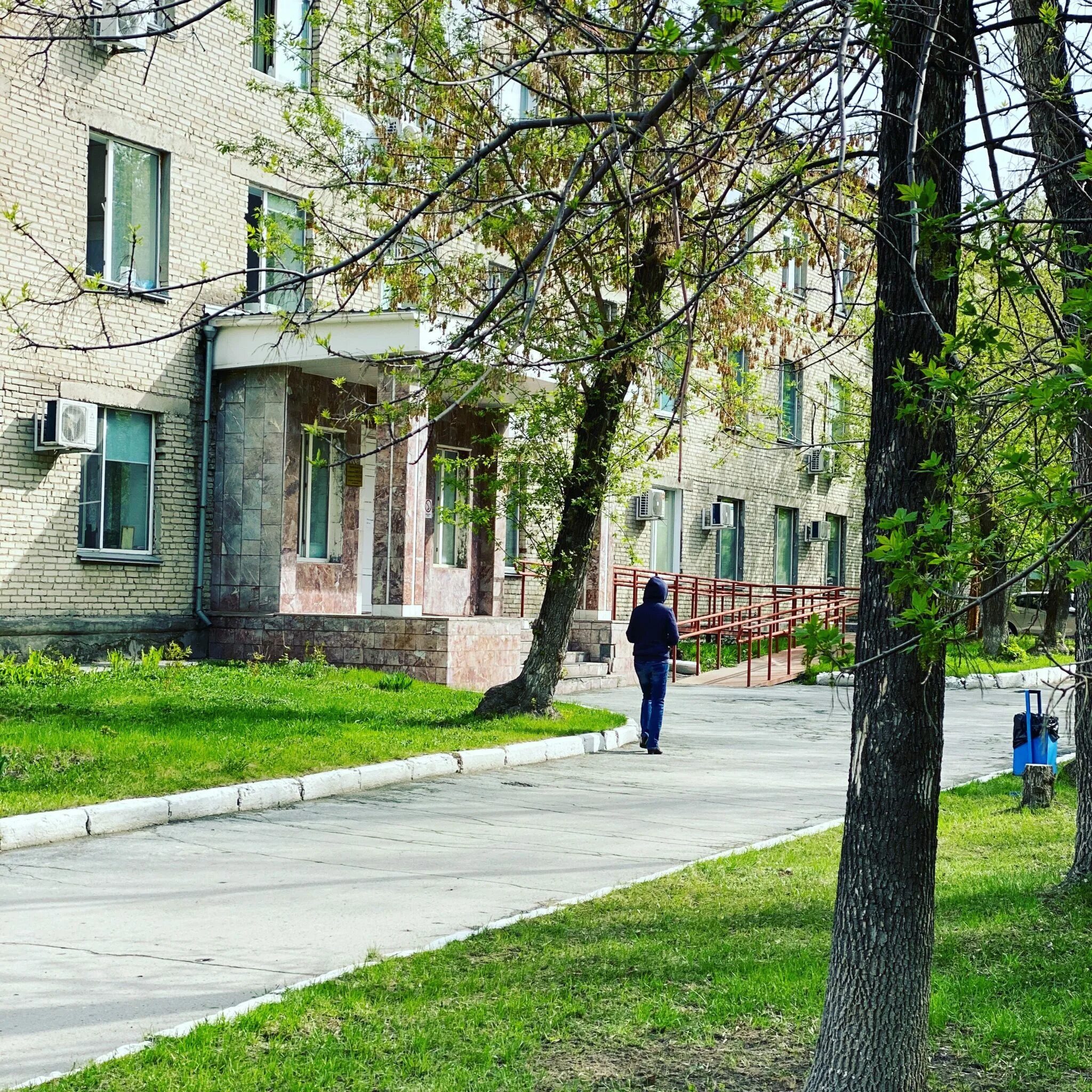 Онкодиспансер на плахотного в новосибирске. Новосибирский онкологический диспансер. онкоцентр новосибирск плахотного 2. новосибирск улица плахотного 2 онкодиспансер.