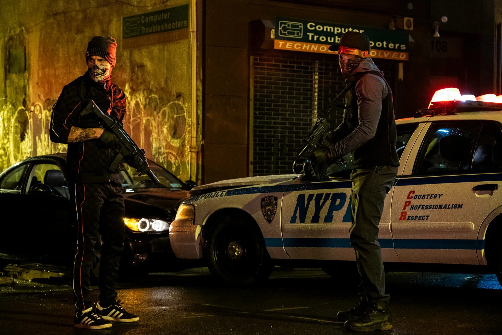 мост фильм 2019. 21 мост фильм. чедвик боузман 21 мост. 21 мост фильм кадры. 21 мост (2019).