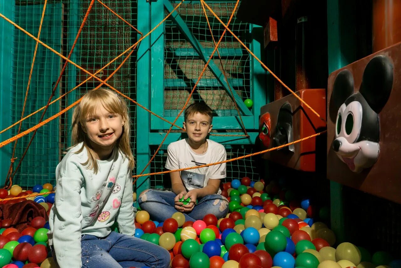 Квест в новомосковске. Куда сходить в новомосковске с детьми. Детский парк новомосковск лето. Остров сокровищ развлекательный центр. Залесный новомосковск квесты.