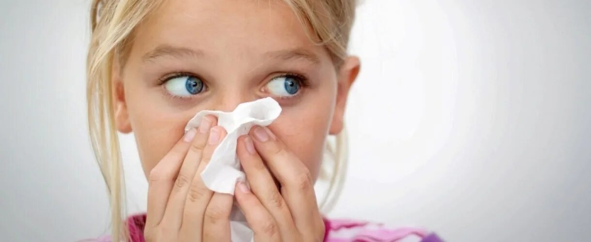 кровь из носа причины у ребенка 10 лет без причины. носовое кровотечение у грудничка. нлсовоеткровоьечение у детей. у ребенка сопли с кровью 3 года.