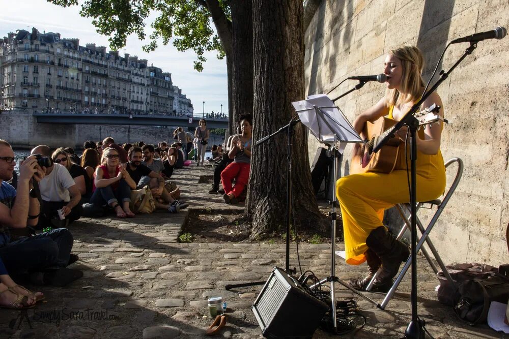 Веселая французская песня. Fête de la musique во Франции. Фестиваль в Париже. День музыки во Франции. Музыкальный фестиваль во Франции.