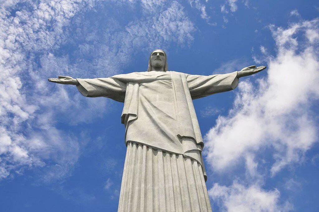 Статуя искупителя. Статуя Христа-Искупителя. Христос Искупитель. Статуя Христа Спасителя в Рио-де -Жанейро.. Статуя Иисуса Христа.