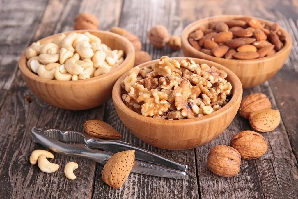Грецкий орех повышает сахар. Орехи и сухофрукты. Dry Fruits. Good Nuts орехи. Орехи реклама.
