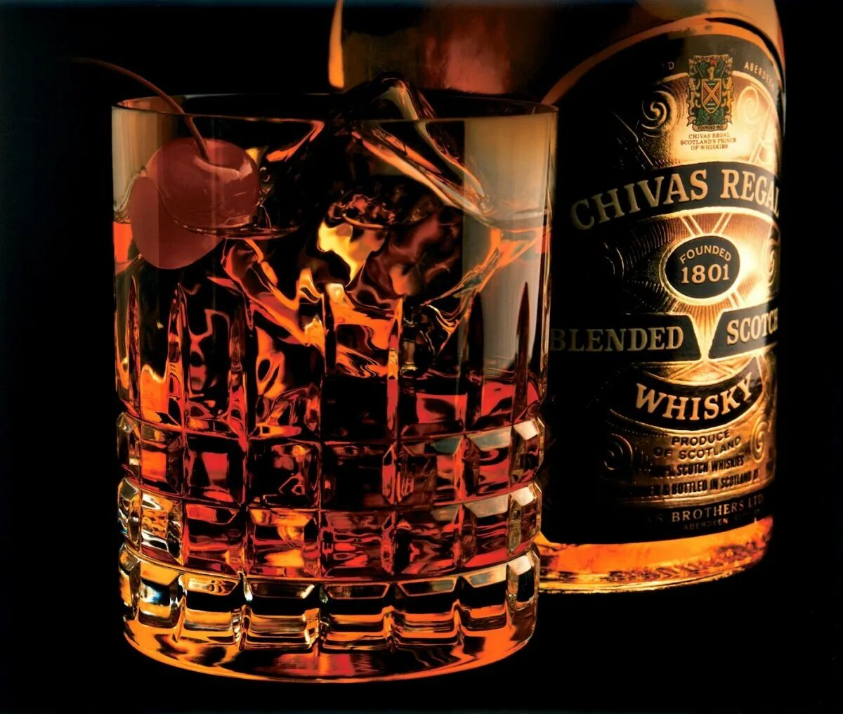 Изображение виски. Джек дэниэлс и чивас ригал. виски chivas regal обои. чивас ригал сигара. чивас ригал виски и сигара.