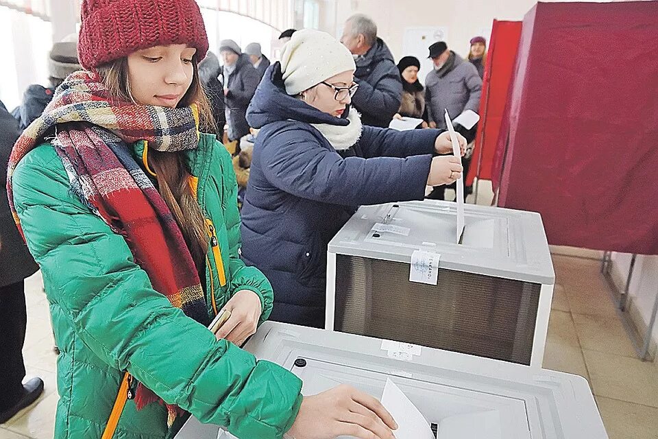 Когда в москве будет голосование. Явка на выборах президента 2018. Люли на выборах. Люди на выборах. Подарки москвичам на выборах.