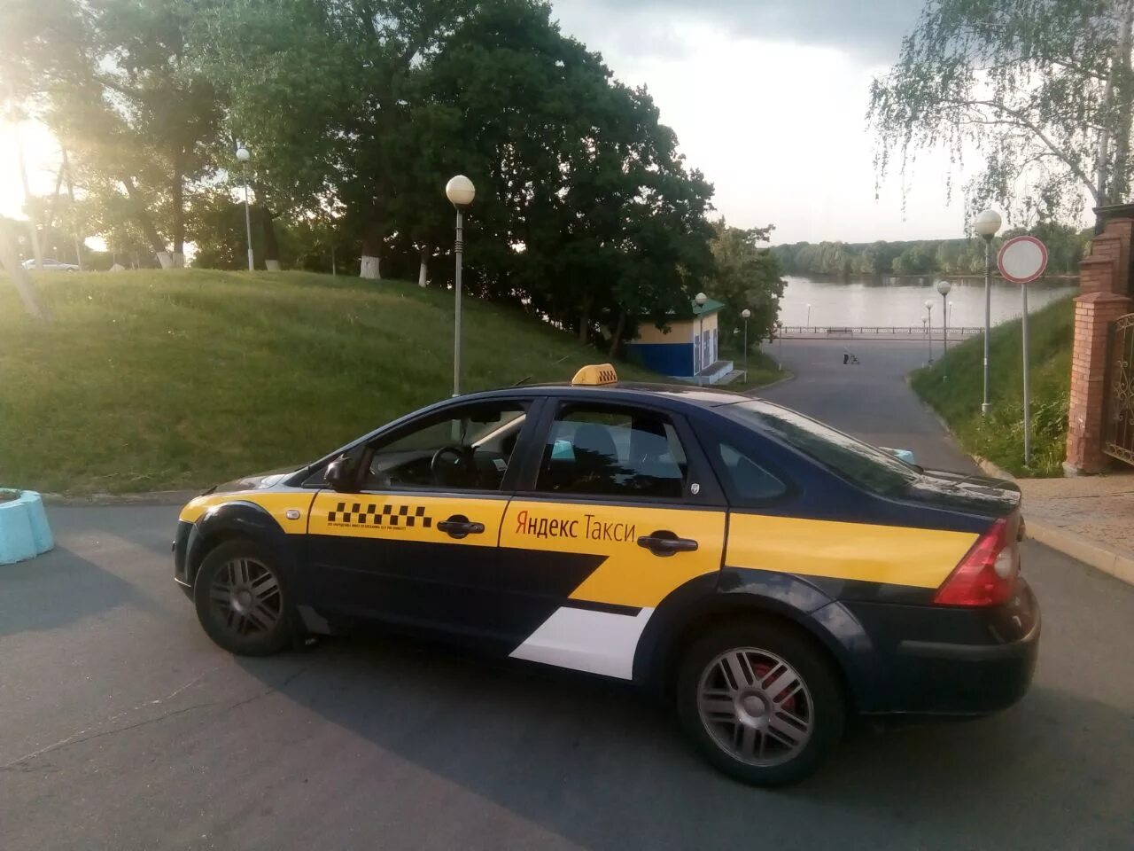 Такси рб. Такси в белоруссии. машина такси белоруссия.