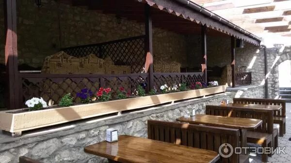 Кафе алие бахчисарай. Кафе алие бахчисарай меню. Кафе алие бахчисарай. Диваны в кафе бахчисарая. Кафе в бахчисарае возле ханского дворца.