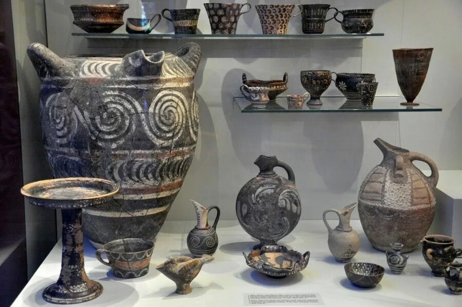 Вазы крита. Камарес керамика крита. критская керамика камарес. минойская керамика камарес. керамика крита стиль камарес.