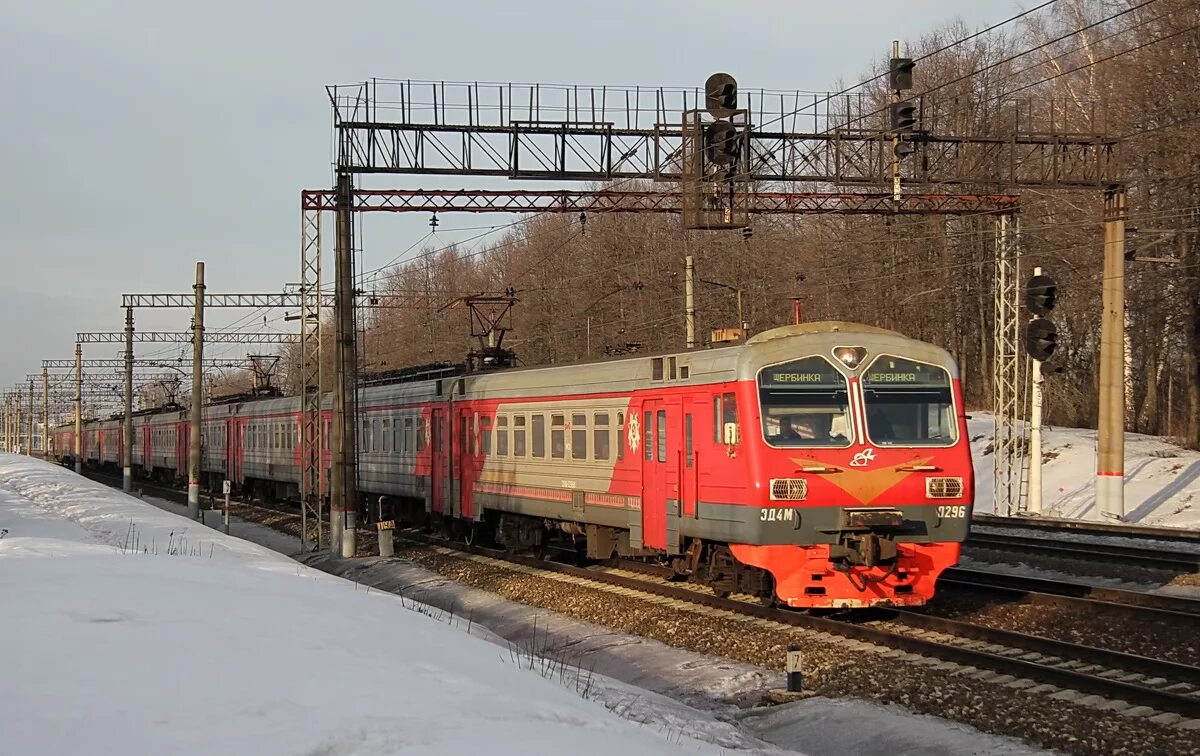 Эд4м 0455. Красный строитель станция метро. Поселок красный строитель. Жд станция антропшино пост эц. Железнодорожная станция красный строитель.