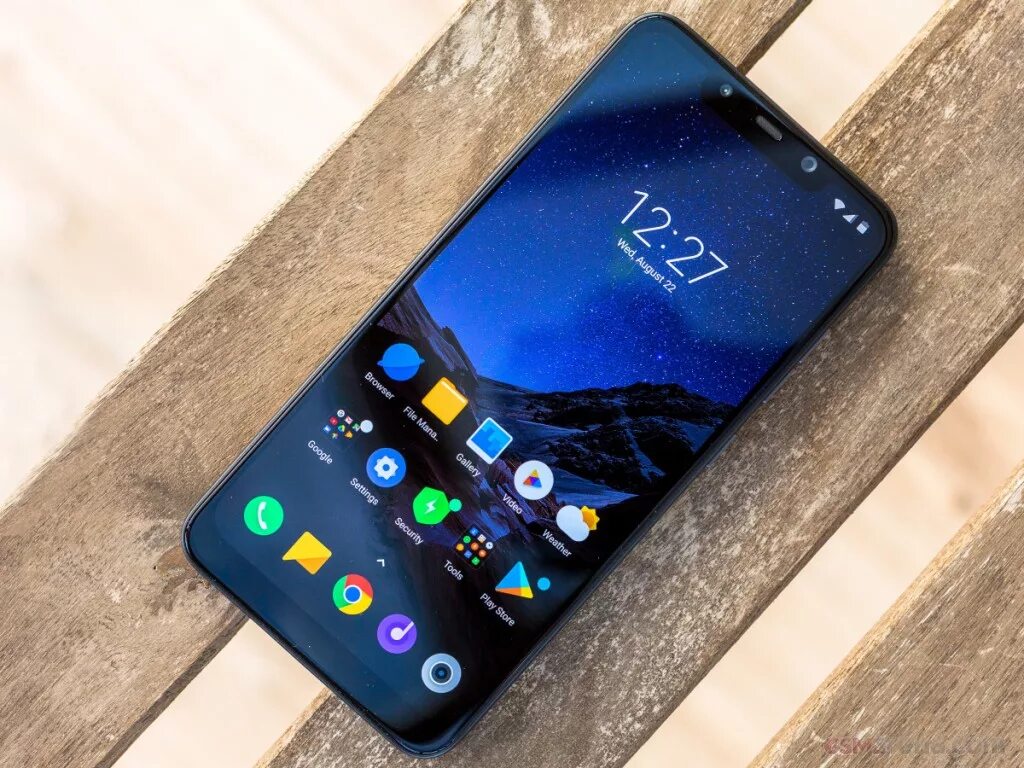 Pocofone f1. Смартфон Pocophone f1. Смартфон Xiaomi poco f1. Xiaomi Pocofone f1. Лучшие телефоны цена качество до 30000