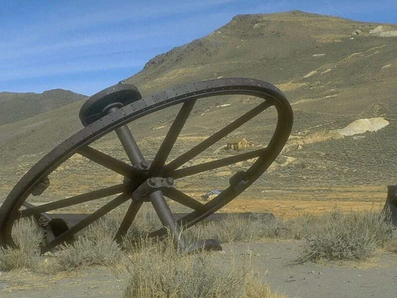Можно колесо видео. Колесо Балсага Даргавс. Колесо. Колесо катится с горы. Каменное колесо.