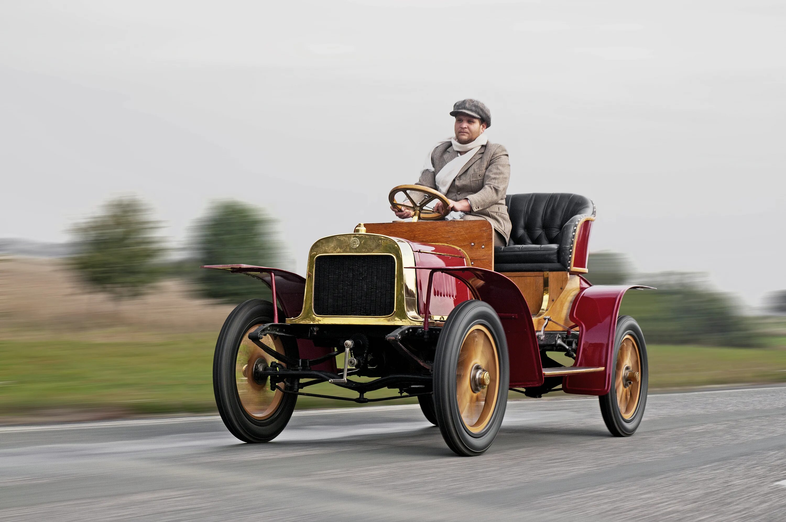 Первые серийные автомобили. Автомобиль Шкода voiturette 1905 года. Автомобиль Laurin and Klement voiturette 1905 года. Модель voiturette a от Laurin & Klement. Шкода самая первая модель 1895.