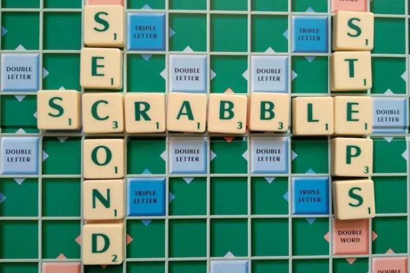 Скрэббл. Литературный Скрабл. Scrabble буквы. Scrabble дорожный.