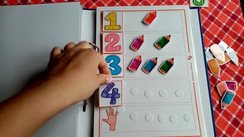 Игры на липучках счет. Развивающие игрушки на липучках. Счет до 10 на липучках. Цифры на липучках для детей. Игры на липучках.