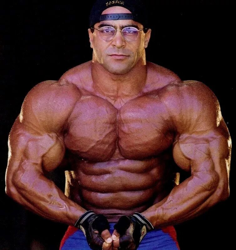 качки фотошоп. бодибилдер на белом фоне. фотошопные качки. культурист на белом фоне. качки звезды фотошопа.