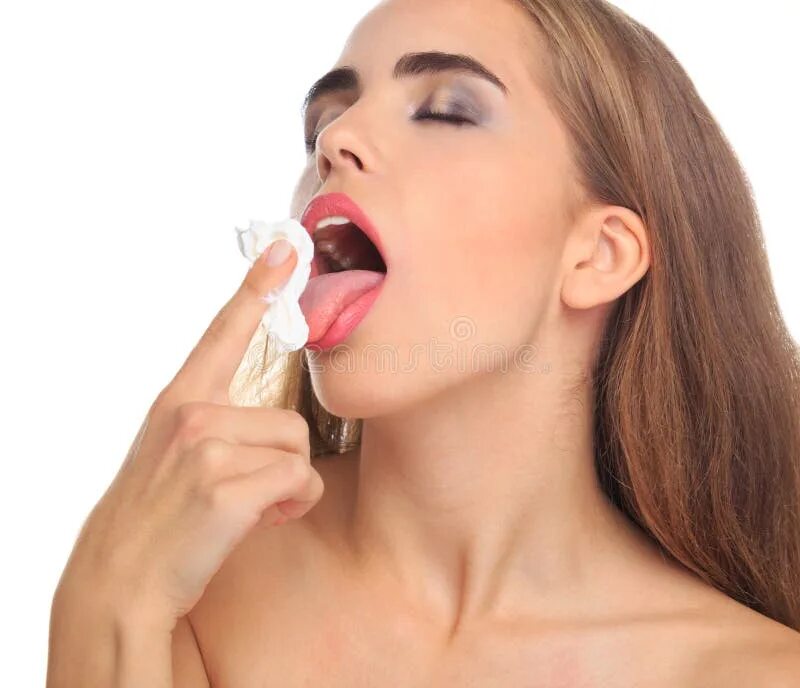 Девушка облизывает. Мария рябушкина, кристал бойд. Женщина облизывает палец. Пальчики оближешь. Палец во рту у девушки.